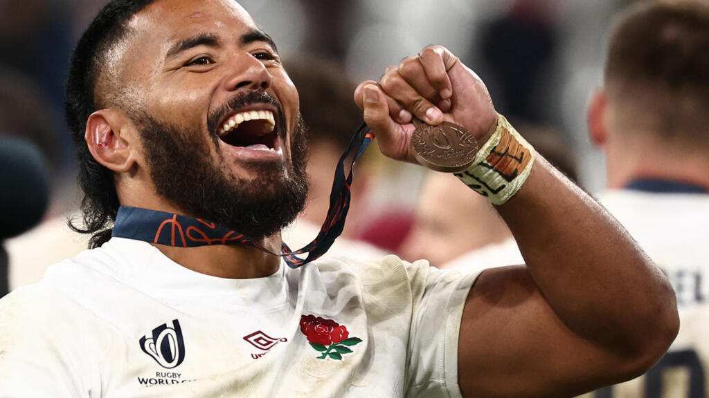 Farrell Hails